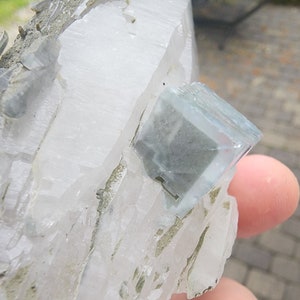 Fluorite de Yaogangxian sur quartz de la mine de Yaogangxian, Chine