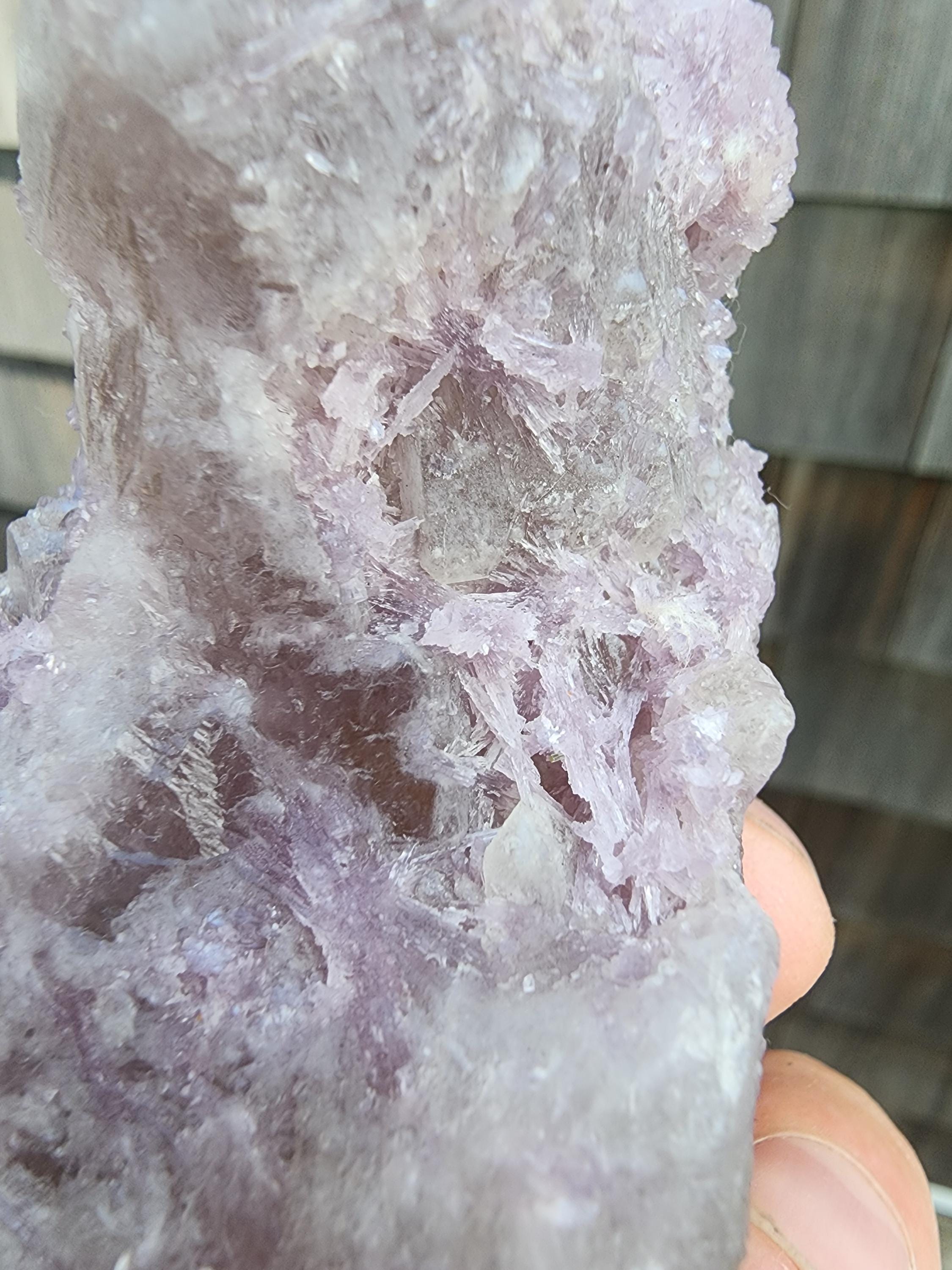 ブラジル、ミナスジェライス産のクォーツ入りウォーターメロン