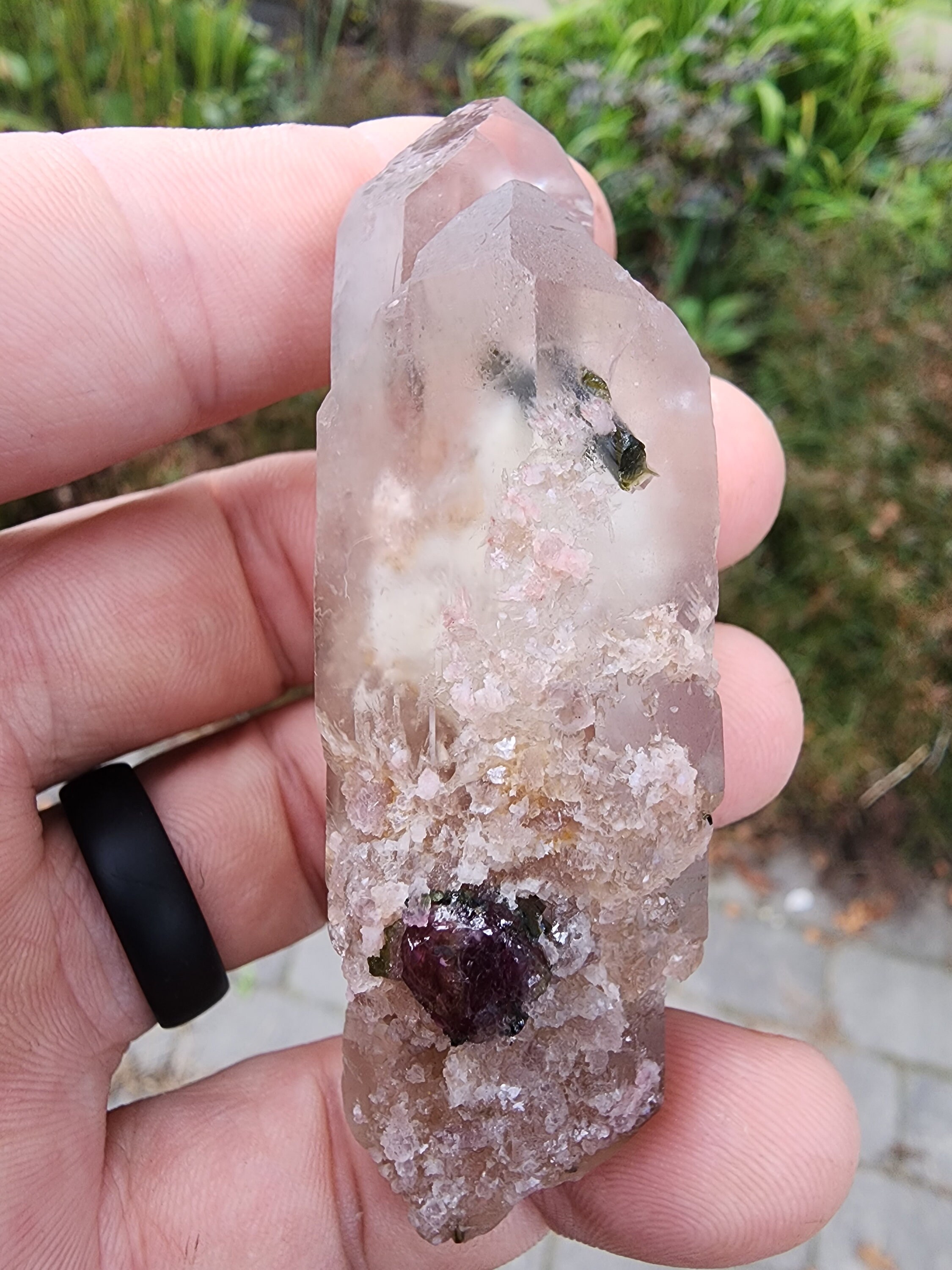 ブラジル、ミナスジェライス産のクォーツ入りウォーターメロン