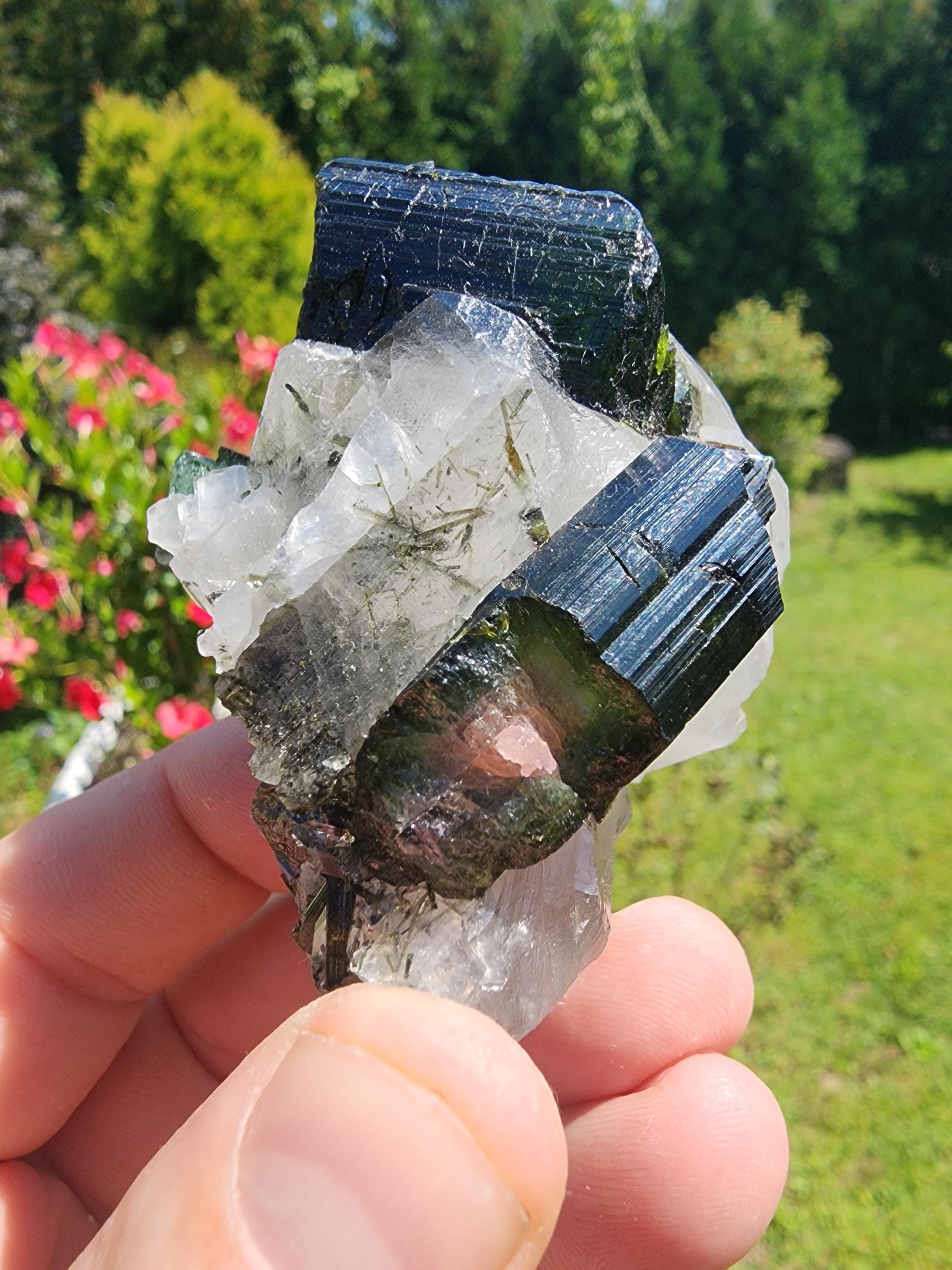 ブラジル、ミナスジェライス産のクォーツ入りウォーターメロン