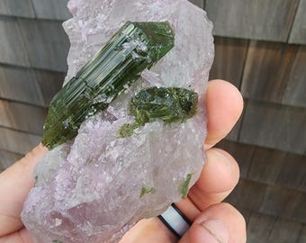 ブラジル、ミナスジェライス州産のウォーターメロントルマリン入り