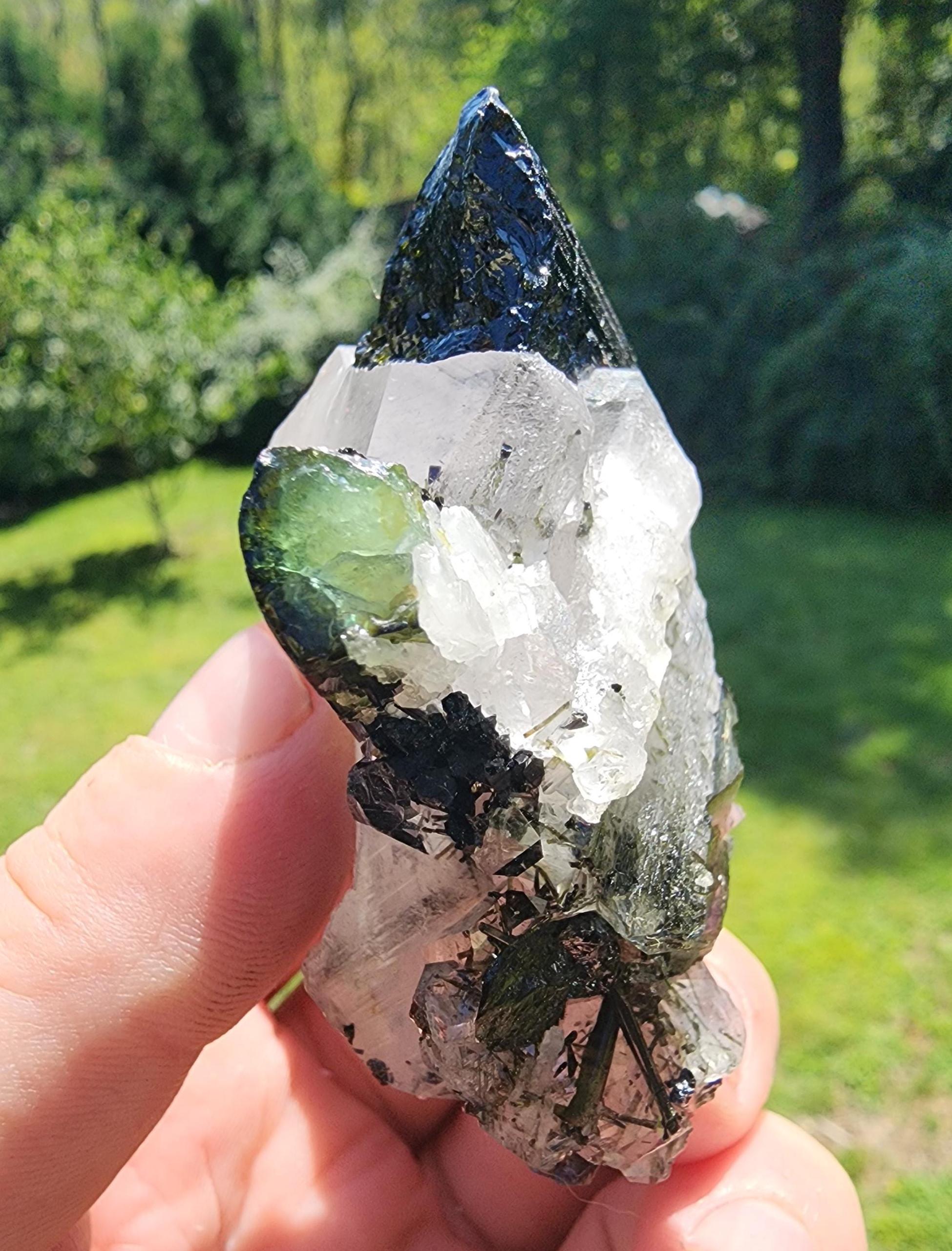 ブラジル、ミナスジェライス産のクォーツ入りウォーターメロン