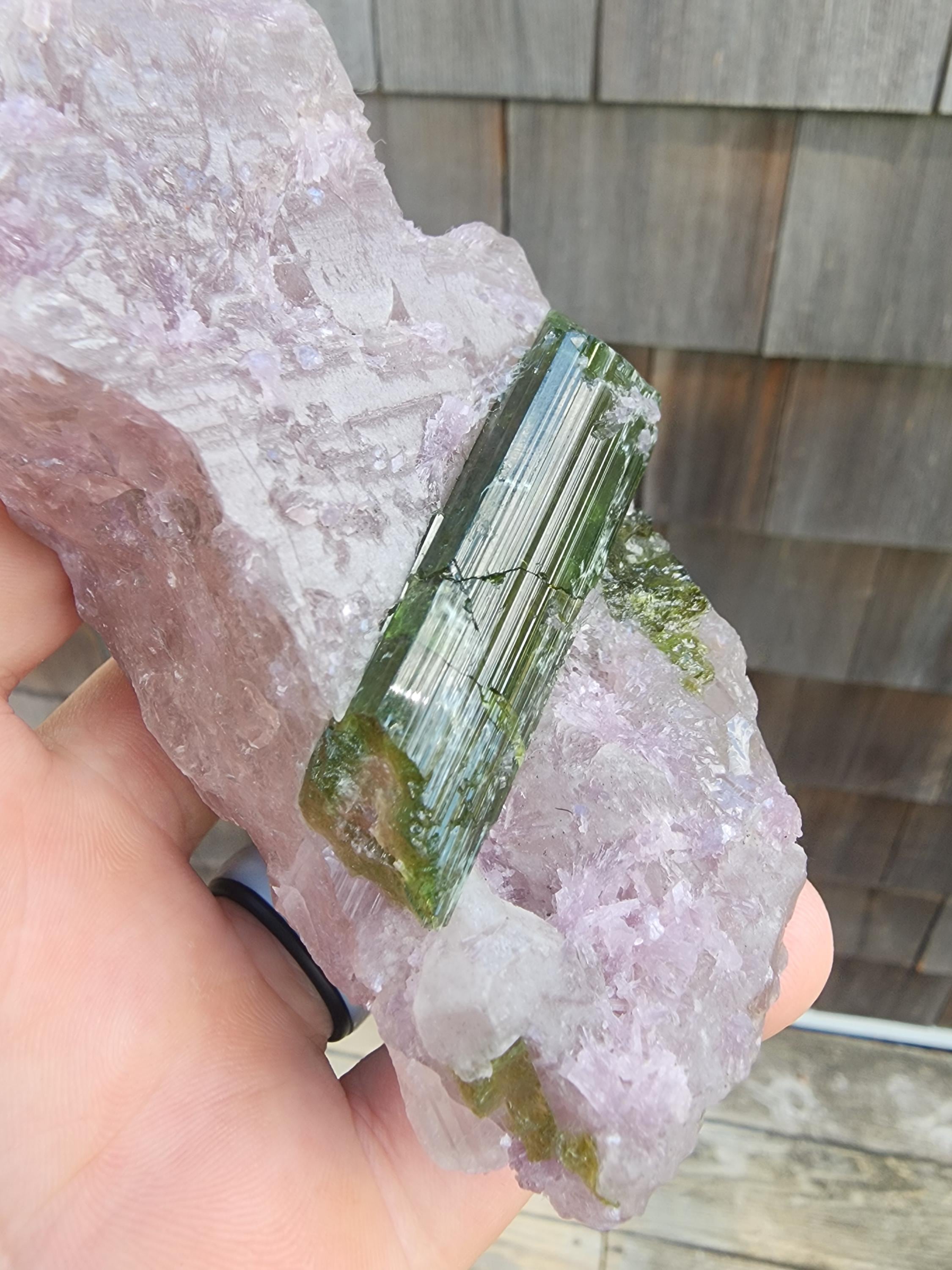 ブラジル、ミナスジェライス産のクォーツ入りウォーターメロン