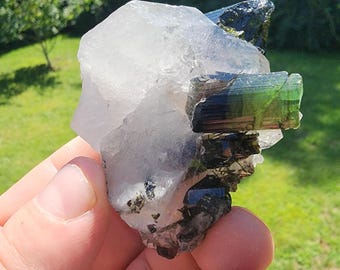 ブラジル、ミナスジェライス産のクォーツ入りウォーターメロン