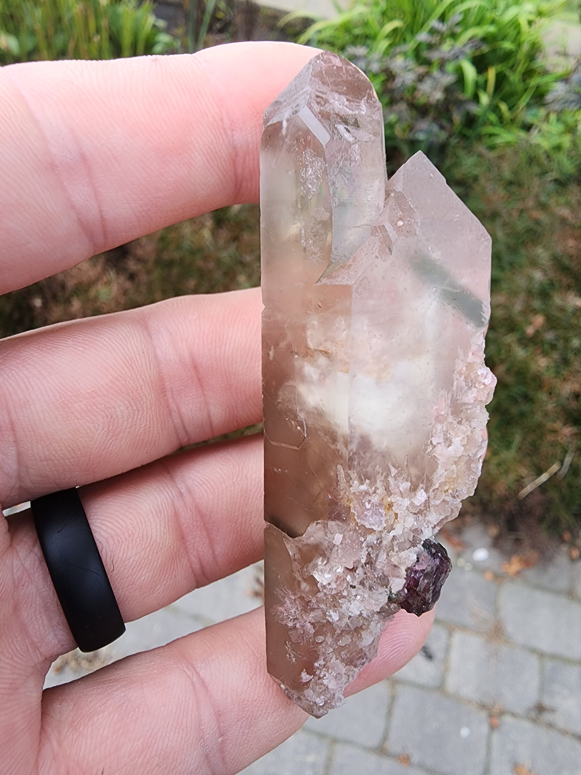 ブラジル、ミナスジェライス産のクォーツ入りウォーターメロン