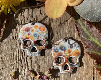 Bouquet of flowers skull earrings / Day of the Dead / spooky season / enamel - Alaska art studio