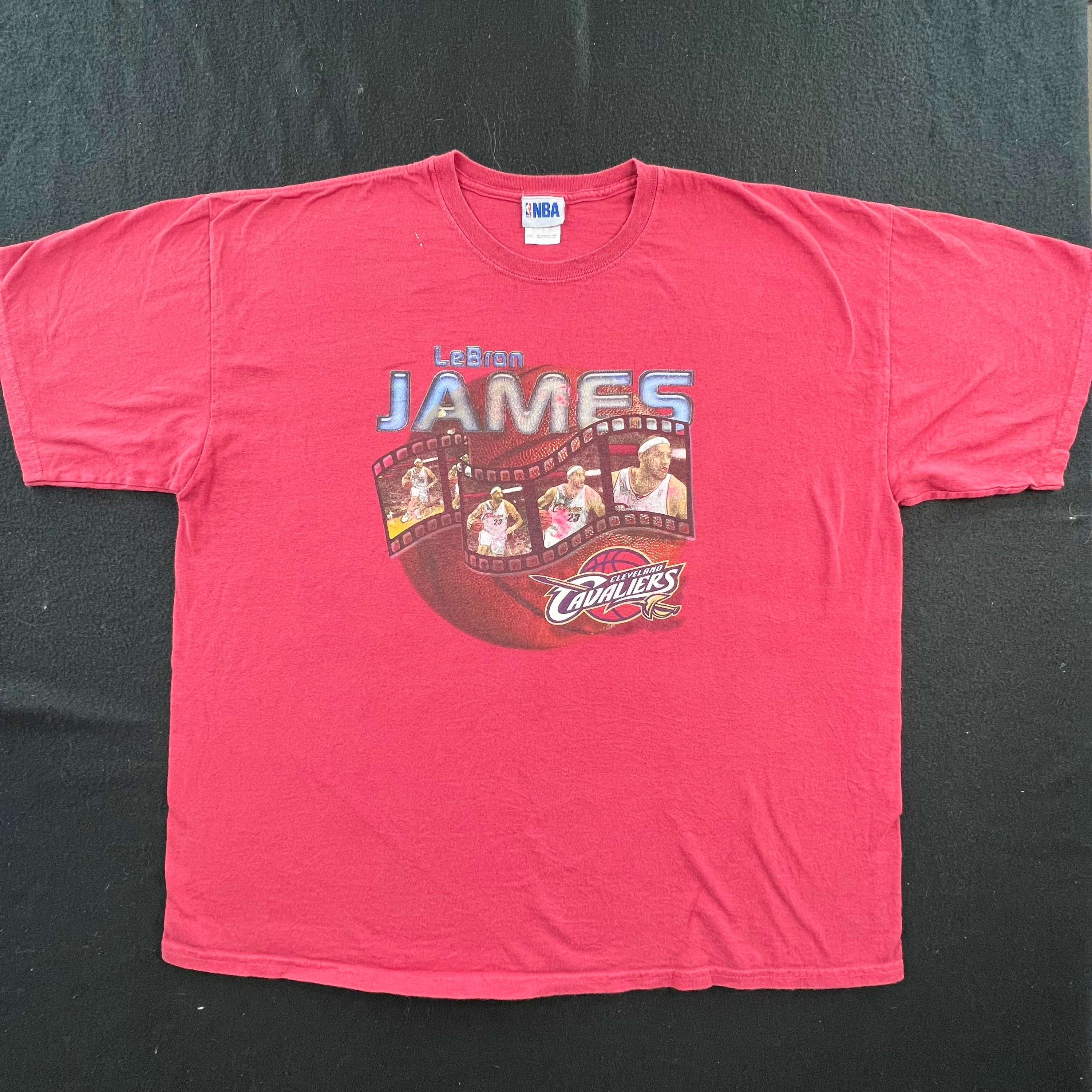 2000s Lebron James Cavaliers T-shirt 