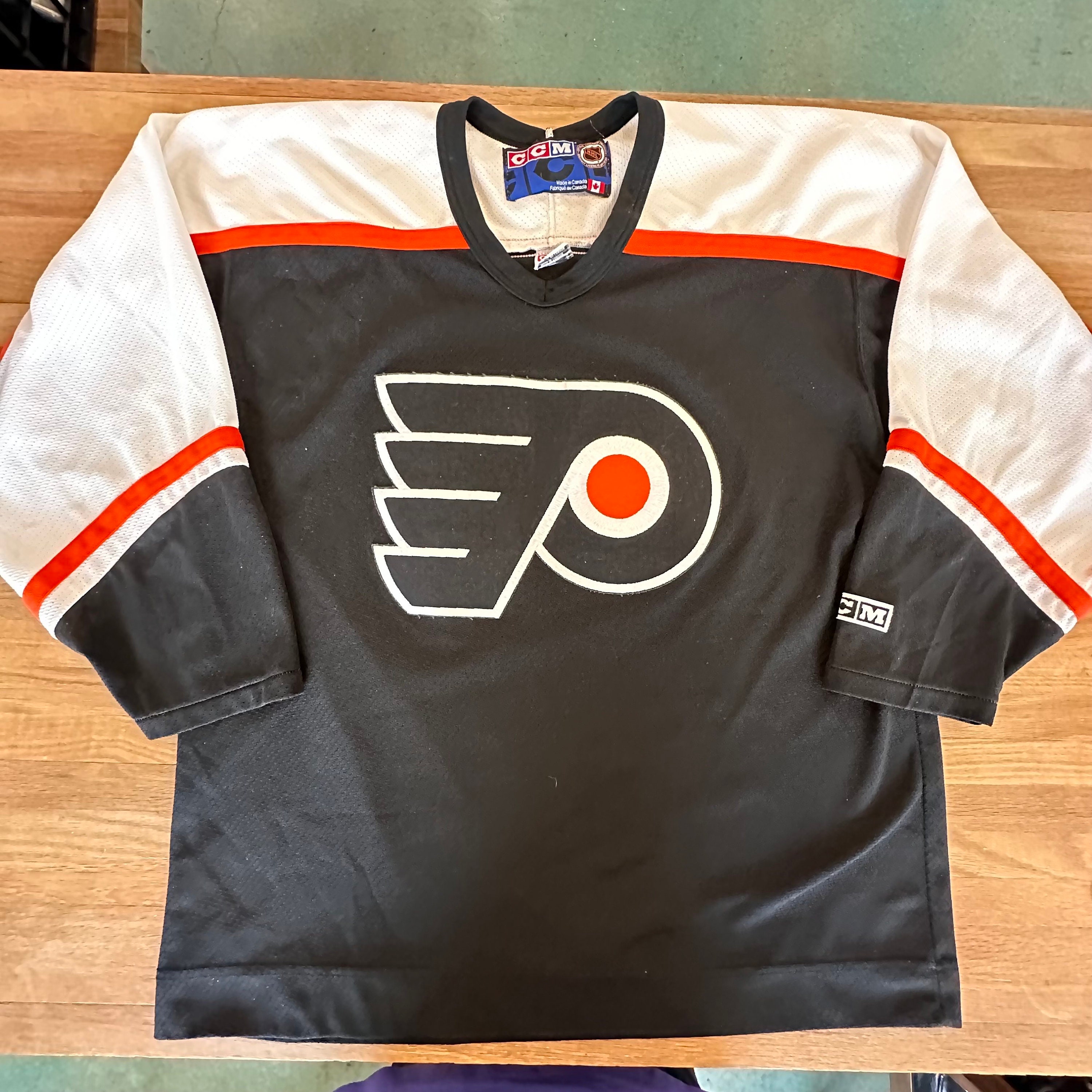 Vintage 90s Koho Philadelphia Flyers NHL Mens Jersey S Wacker #9 Black