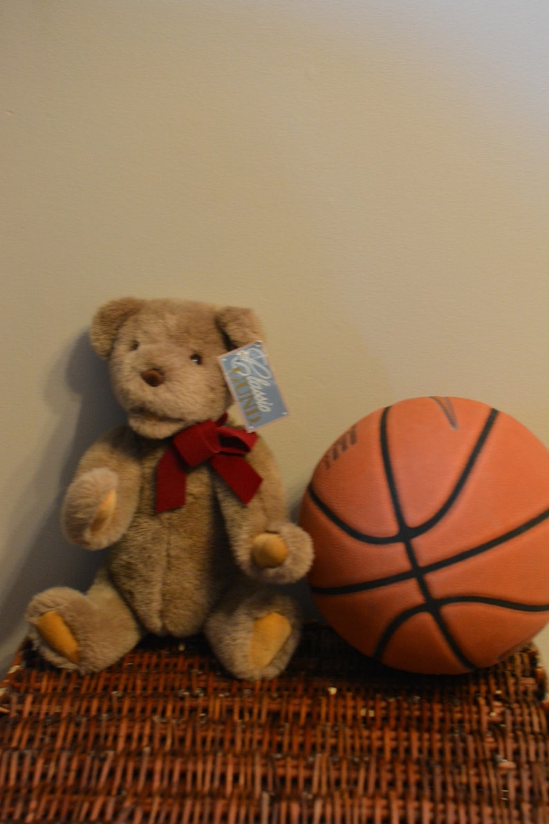 Vintage GUND Classic Bear Growlie #2367 New with Tags!