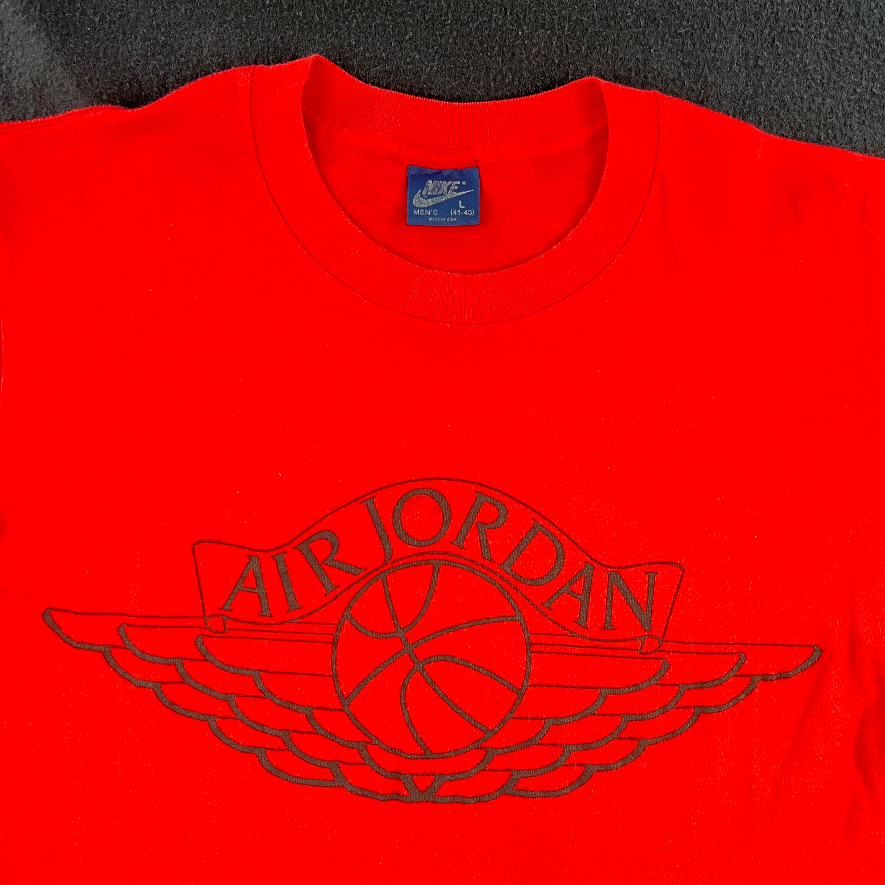 ヴィンテージAIR JORDAN Tシャツ 赤　 made in USA Vintage Brand Red T-Shirt Original Air Jordan Shoes 1-22