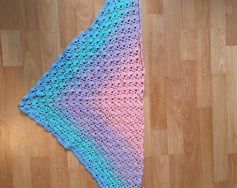 Soft, beautiful Häkeltuch with gradient