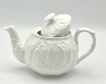 Kleine Vintage-Teekanne in Weiß aus der Kollektion "Countryware" von Wedgwood, englisches Bone China