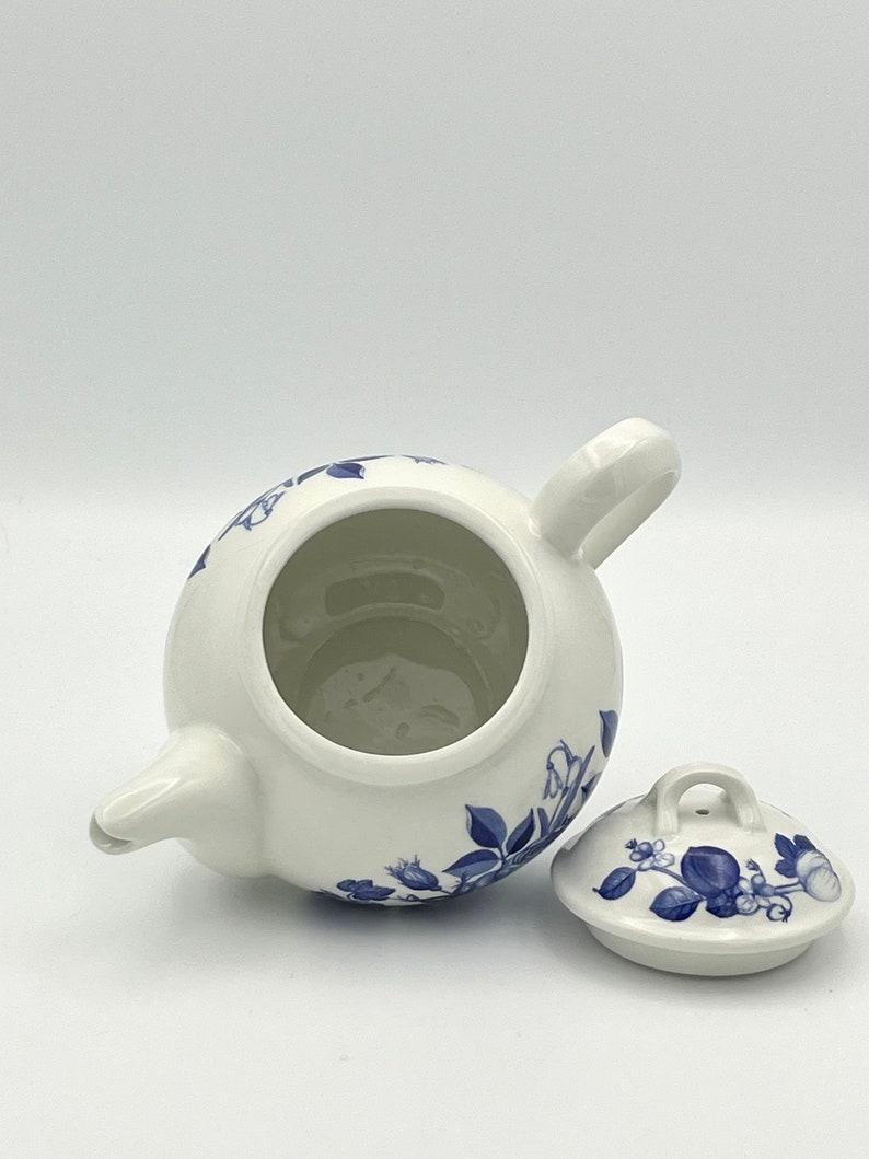 Kleine Teekanne aus der Kollektion Harvest Blue von Portmeirion Bild 8