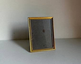 Petit cadre photo danois en métal doré souvenirs rétro 1970