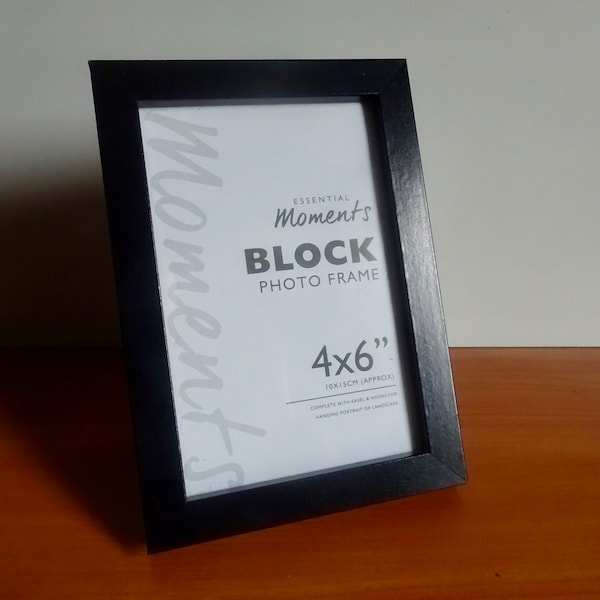 Schwarzer Bilderrahmen, 10,2 x 15,2 cm, klassisch, minimalistisch, Holz, hängend, stehend, Erinnerungen an Familienangehörige, 1990er Jahre
