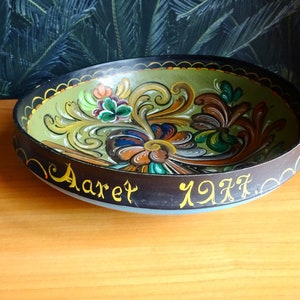 Noorse komschaal ale rosemaling uit 1977