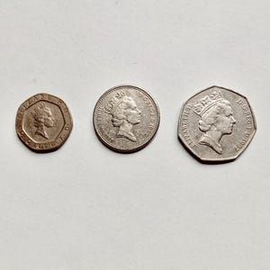 United Kingdom Elizabeth II coins 50 20 10 pence dated 1990 1992 - 1997