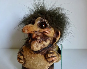 Troll norvegese fosse Ny form forest Statuetta norvegese da collezione con etichetta. Anni '90.