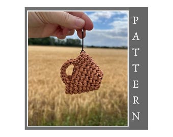Crochet Mini Bag Charm Pattern PDF Video Tutorial, Raffia Tote Keychain, Tiny Basket Summer Ornament