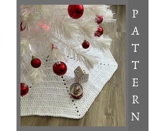 Christmas tree skirt crochet pattern: Plush Holiday Decor (PDF+ Video) Christmas ornament, Christmas Blanket crochet pattern carpet crochet