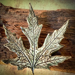 Ceramic Maple Leaf Ornament – Handmade Botanical Clay Sculpture – Nature Inspired Fall Decor