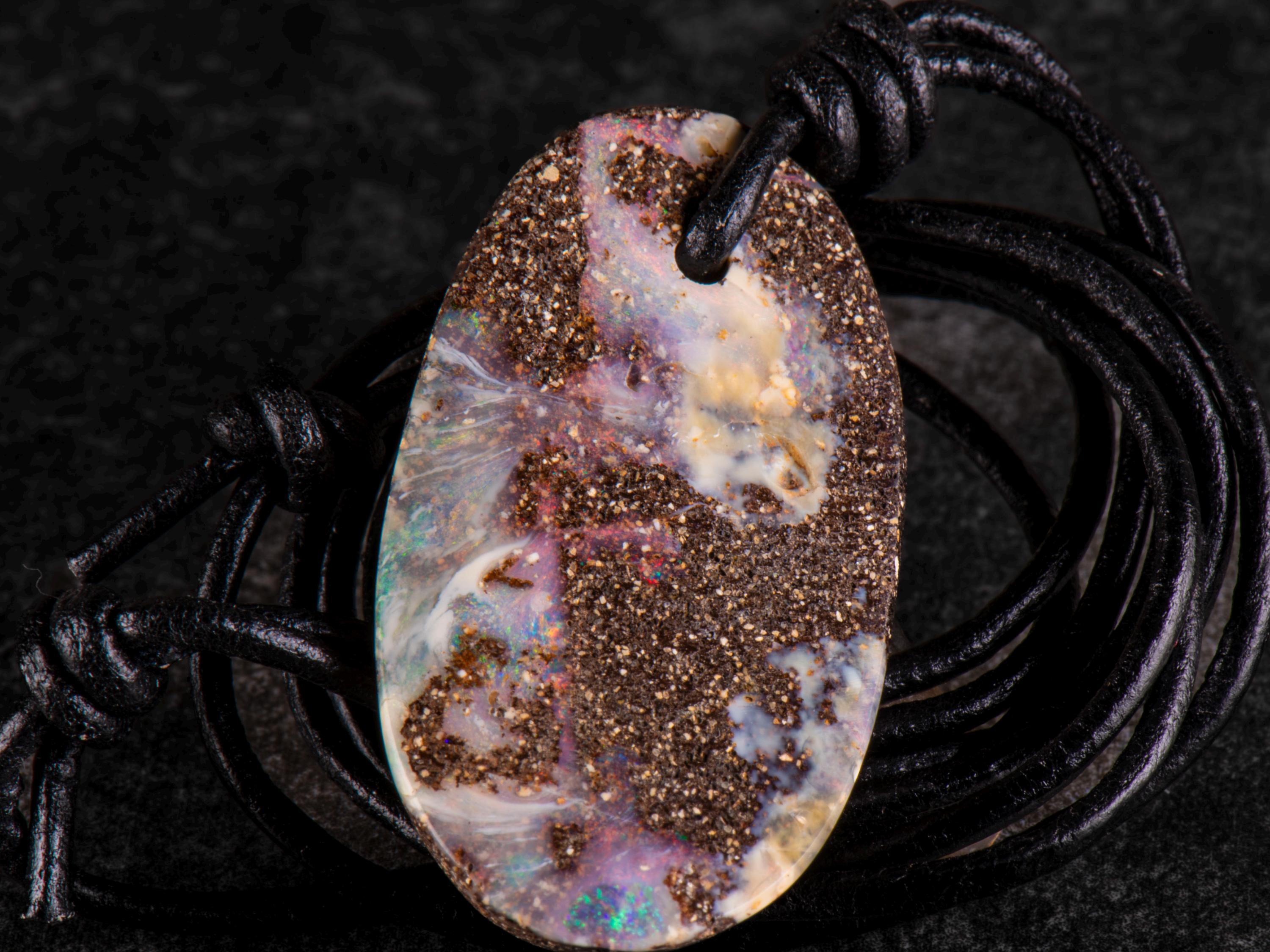 ボルダーオパールレザーネックレス 35 mm x 19 mm - Etsy 日本