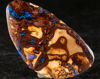 Boulder Opal 42mm x 23mm. 65.10cts