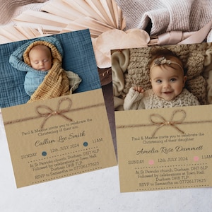 Puede incluir: Dos tarjetas marrones r&uacute;sticas con lazos de cuerda y fotos de beb&eacute;s. El texto en las tarjetas dice "Paul & Maxine te invitan a celebrar el bautizo de su hijo Callum Lee Smith" y "Paul & Maxine te invitan a celebrar el bautizo de su hija Amelia Rose Dummett".