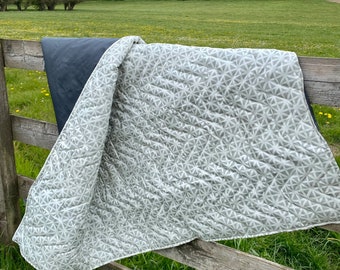 Waterproof Quilted Picnic Blanket / Grey and White 100% Waterproof Padded Cotton Picnic Blanket /  Quilted  Camping Travel Beach Mat