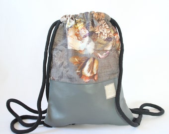 MINI Turnbeutel, Beuteltasche, Rucksack, Schultertasche "Grey and Flowers"