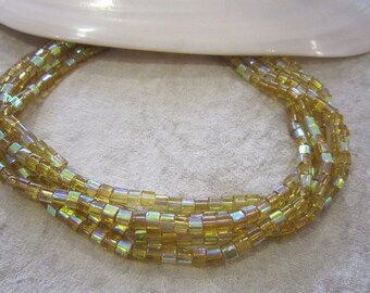 20 Glass Beads - Cube - 4 mm / G 13