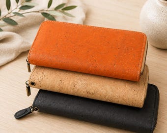 Elegant large women's wallet made of high-quality cork – a stylish gift idea with sustainable charm.