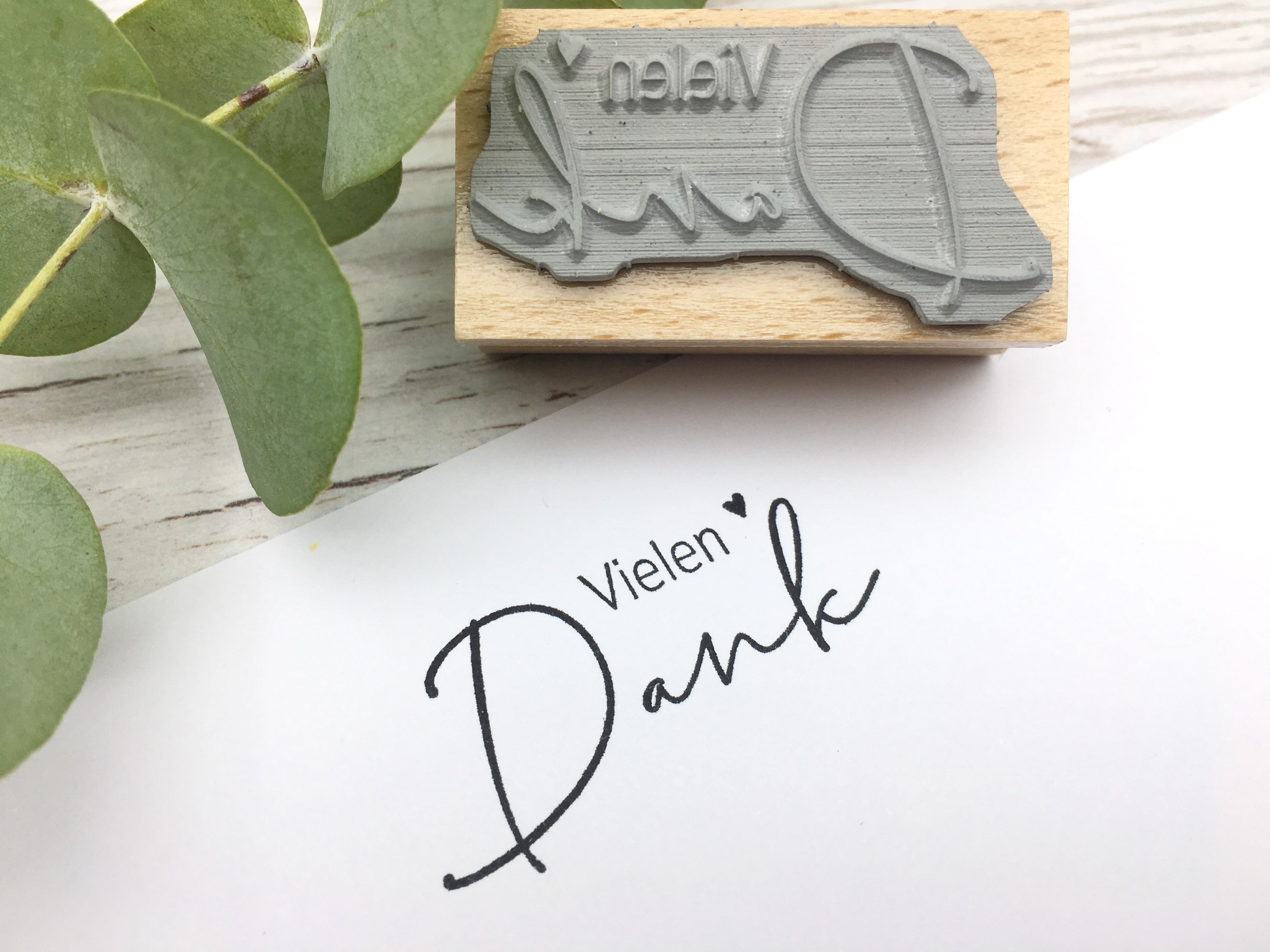 Artemio 'Vielen Dank' Stempel Aus Holz – Gummi-Prägung Für Karten & Geschenke, 3,7x2,5x7,4 Cm