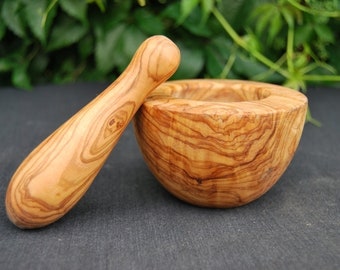 Mortar & pestle diameter olive wood. 11cm