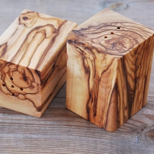 Salt & pepper shakers salt pepper olive wood