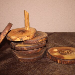 Set of 6 wooden coasters wooden olive & support image 4