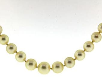 Graduated White Fresh Water Pearl Necklace