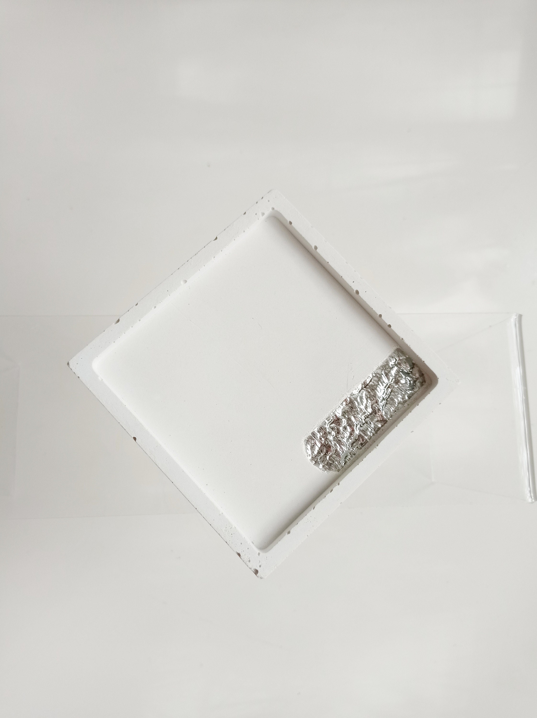 Vide-Poches Argenté en Béton Blanc