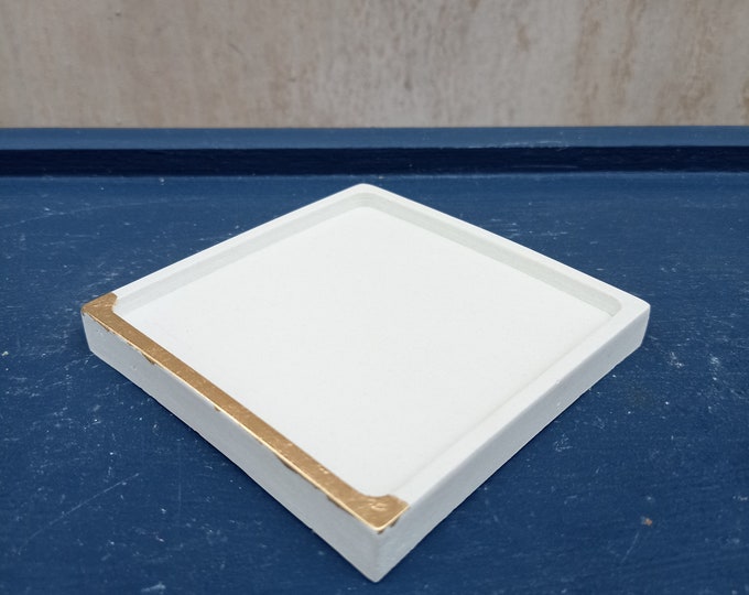 White square tidy tray, gold dotted