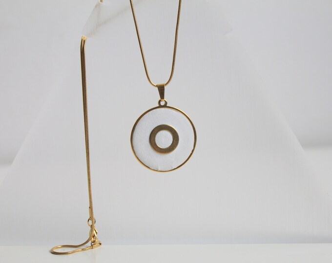 Cercle - golden steel and white concrete pendant