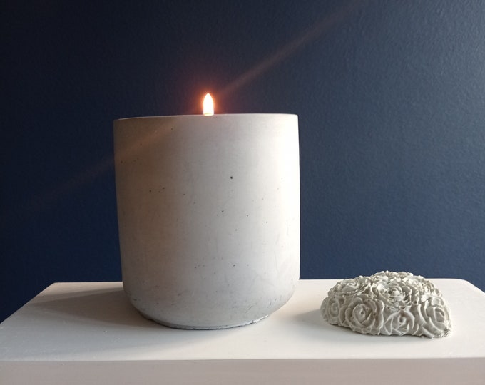 Tealight holder in bluish gray concrete