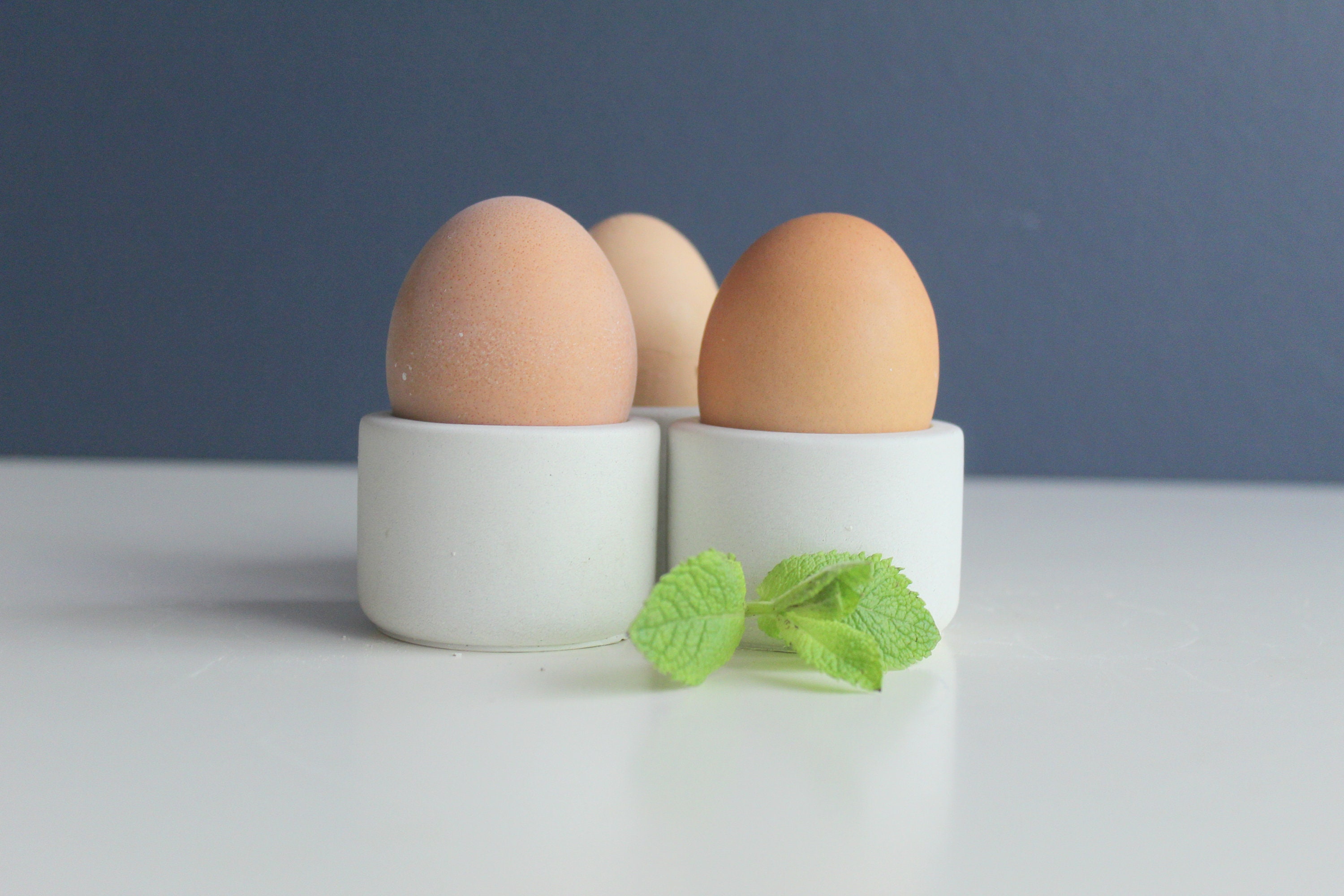 Set de Trois Coquetiers en Béton Blanc