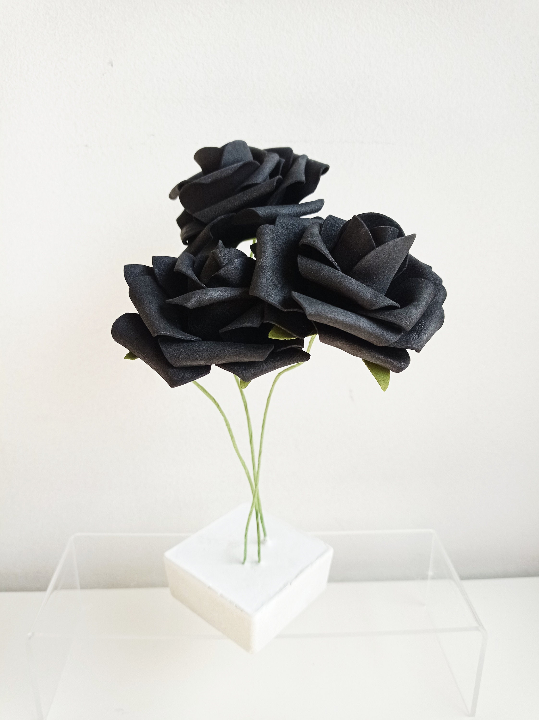 Série La Vie en Roses - Trio sur Socle de Béton Blanc