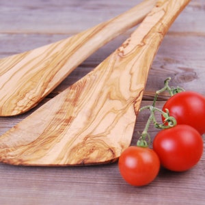 Spatula in olive wood 30cm