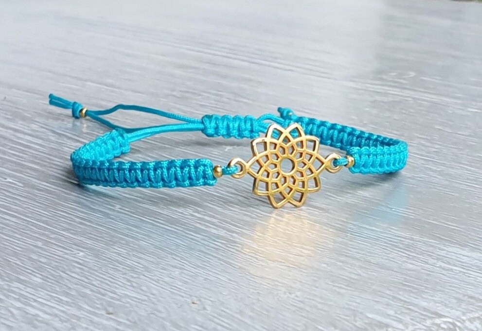 DIY Flower Bracelet – Hemptique