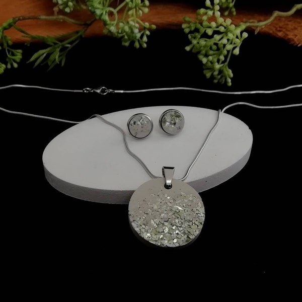 Concrete jewelry/green embellished/necklace/studs/concrete jewels