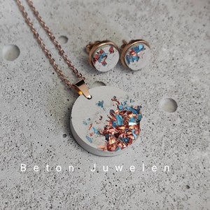 Beton Schmuck Set Azura Betonschmuck/Kette/ Handarbeit/Ohrringe/ Medaillon/ Betonjuwelen/ blau/kupfer verziert Bild 1