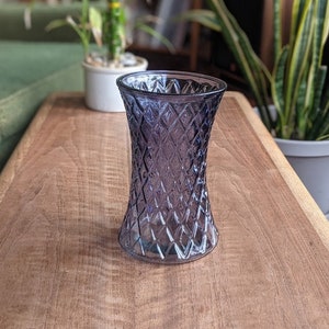 dark blue glass flower bouquet vase |  retro bohemian eclectic mid-century rainbow glassware wedding table accent