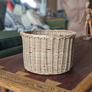vintage woven wicker rattan basket | minimal boho wedding decor | natural farmhouse wicker