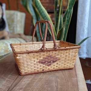 two-toned woven wicker handled picnic flower gathering basket | rustic country farmhouse bohemian garden